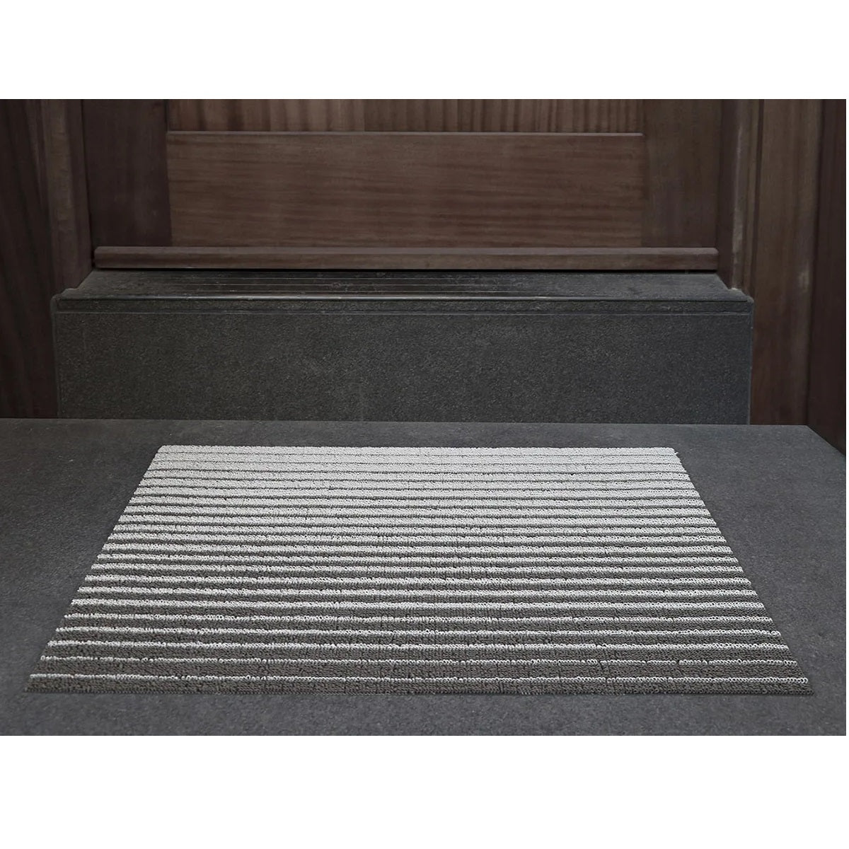 Chilewich Floormat Shag Domino Oak