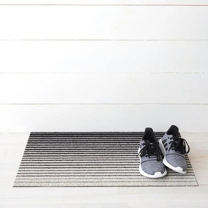 Chilewich Floormat Shag Domino Black & White