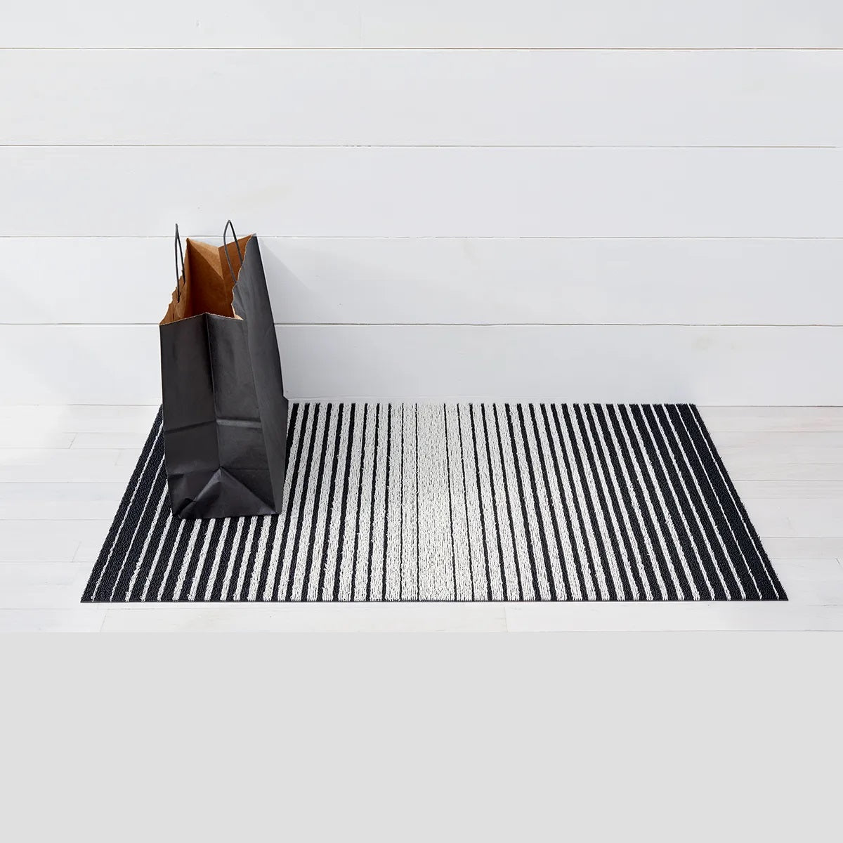 Chilewich Floormat Shag Domino Black & White